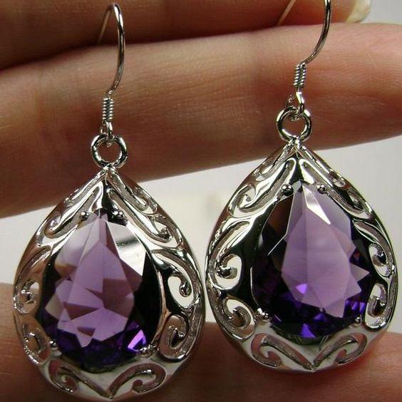 Boucles d'oreilles vintage en argent avec goutte de cristal violet