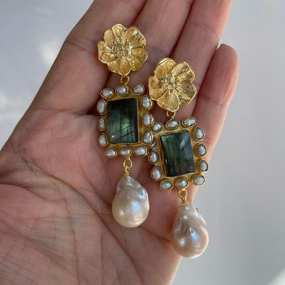 Boucles d'oreilles or vintage Menaphos