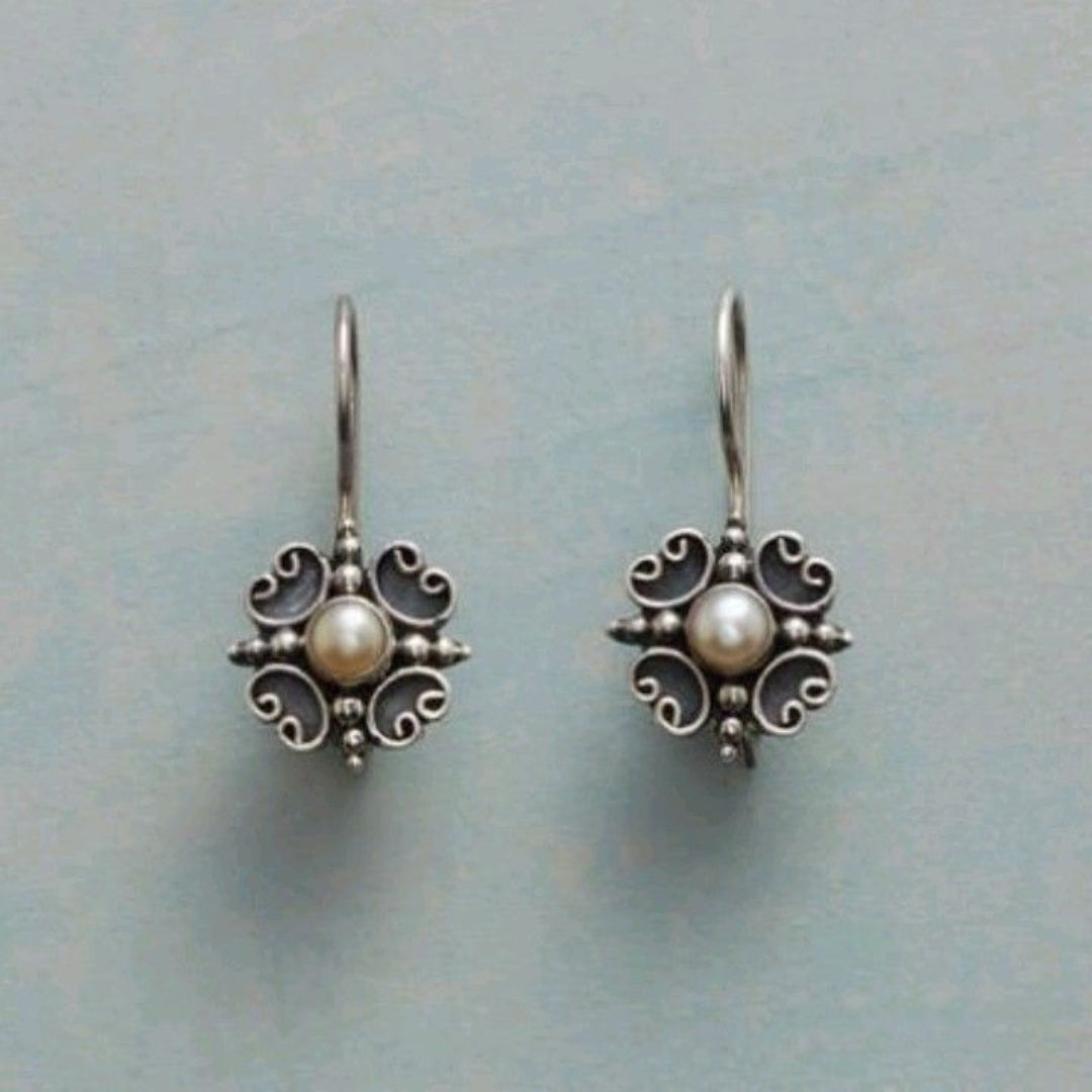 Boucles d'oreilles vintage en argent avec fleurs et perles incrustées