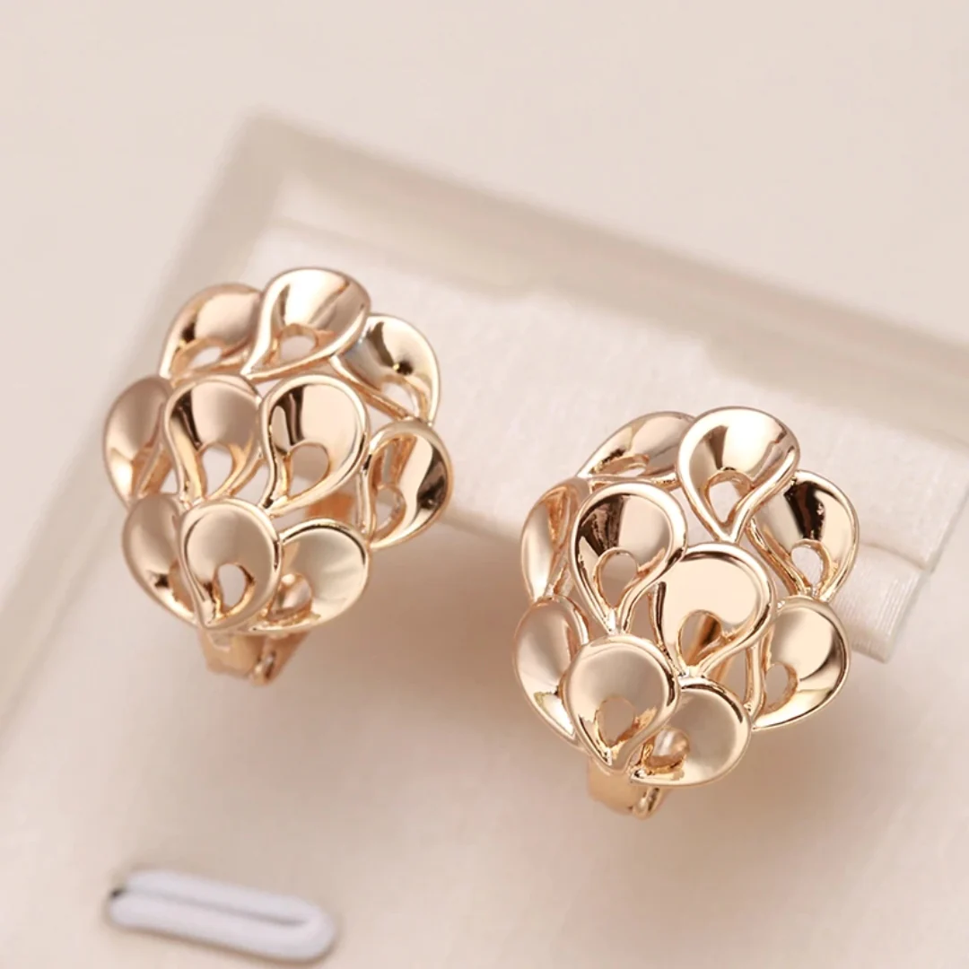 Boucles d'oreilles élégantes en or avec pétales