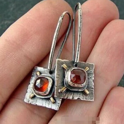 Boucles d'oreilles vintage carrées avec cristal rouge