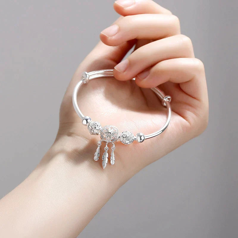 Bracelet Ajustable avec Breloques et Feuille en Argent