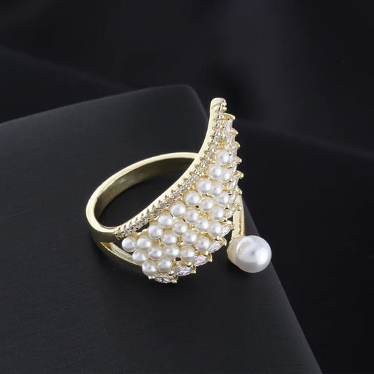 Élégante bague ouverte en forme d'aile de perle