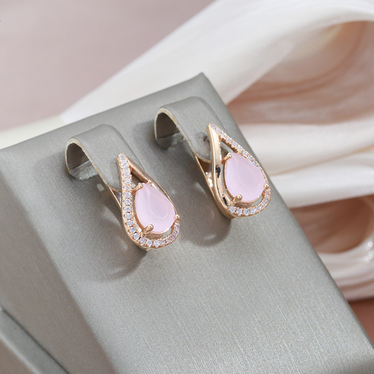 Boucles d’oreilles élégantes brillantes en zircones dorées et roses