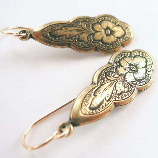 Boucles d'oreilles élégantes en or antique vintage
