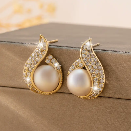 Boucles d'oreilles perles blanches et brillantes en or