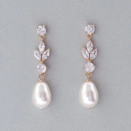 Boucles d'oreilles élégantes en perles et zirconium