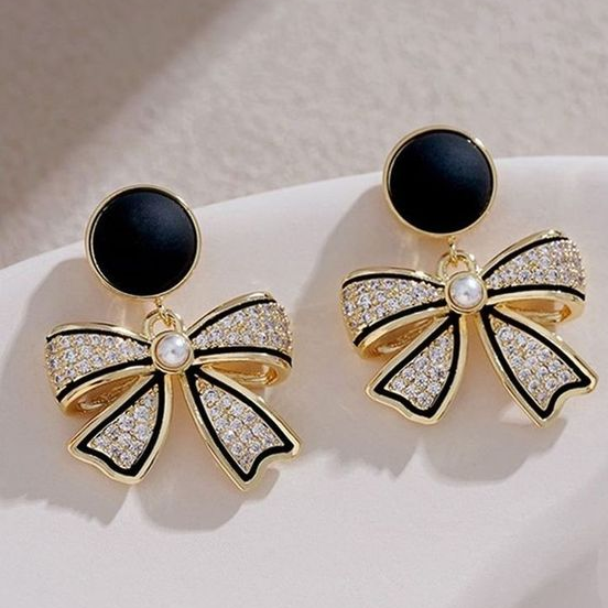 Boucles d'oreilles élégantes avec nœud noir et brillant